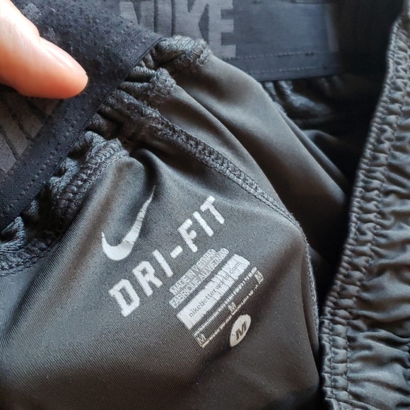 Nike dri fit shorts medium - Picture 2 of 2